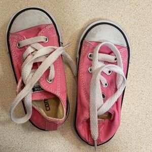 Size 6 little girls converse
